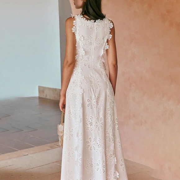 Elegant White Floral Lace Dress - Picture 3 of 5